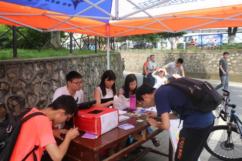 太阳成集团的官方网站“怀感恩之心,报三春之晖”感恩母亲节志愿活动顺利举办 太阳成集团的官方网站“怀感恩之心,报三春之晖”感恩母亲节志愿活动顺利举办