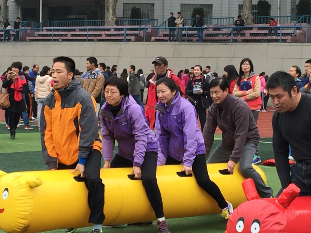 太阳成集团的官方网站职工踊跃参加2015年秋季运动会 太阳成集团的官方网站职工踊跃参加2015年秋季运动会