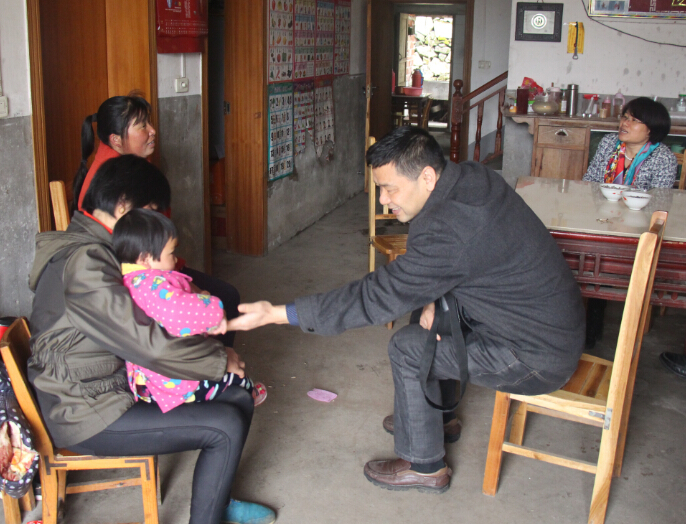 太阳成集团的官方网站专家组一行赴乌云山村调研