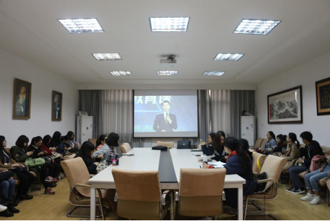 太阳成集团的官方网站组织集中观看专题电视课堂节目《同上一堂国家安全教育课》 太阳成集团的官方网站组织集中观看专题电视课堂节目《同上一堂国家安全教育课》